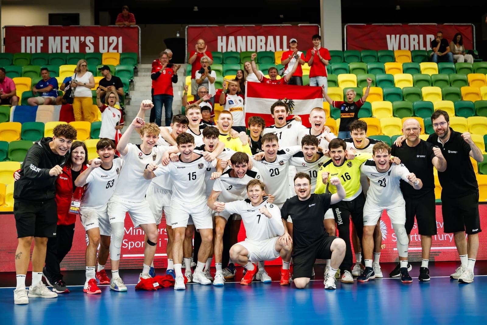 Felix Stadler bei der Betreuung des Handball-Jugendnationalteams